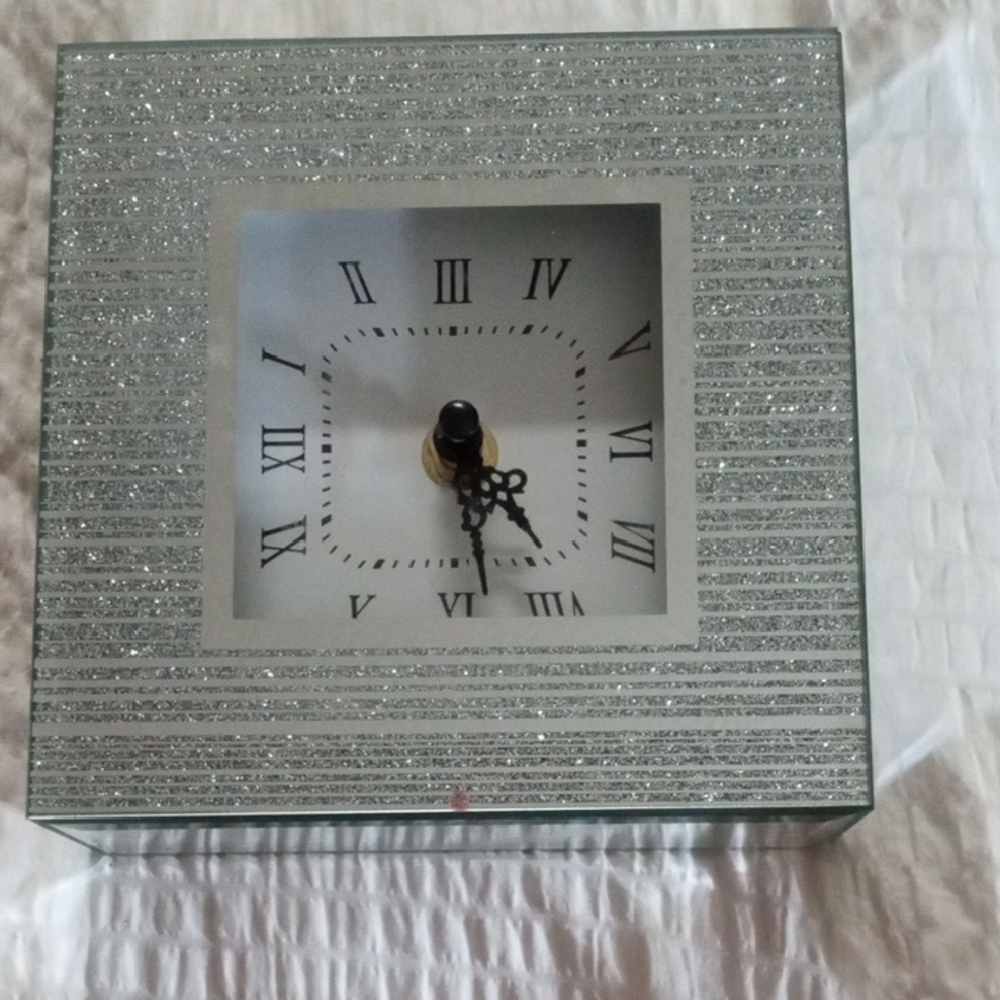 Elegant Silver Glitter Wall Clock